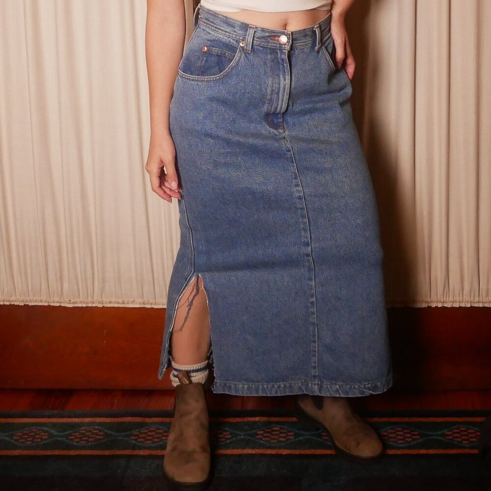 Vintage-Inspired High-Waisted Denim Maxi Skirt